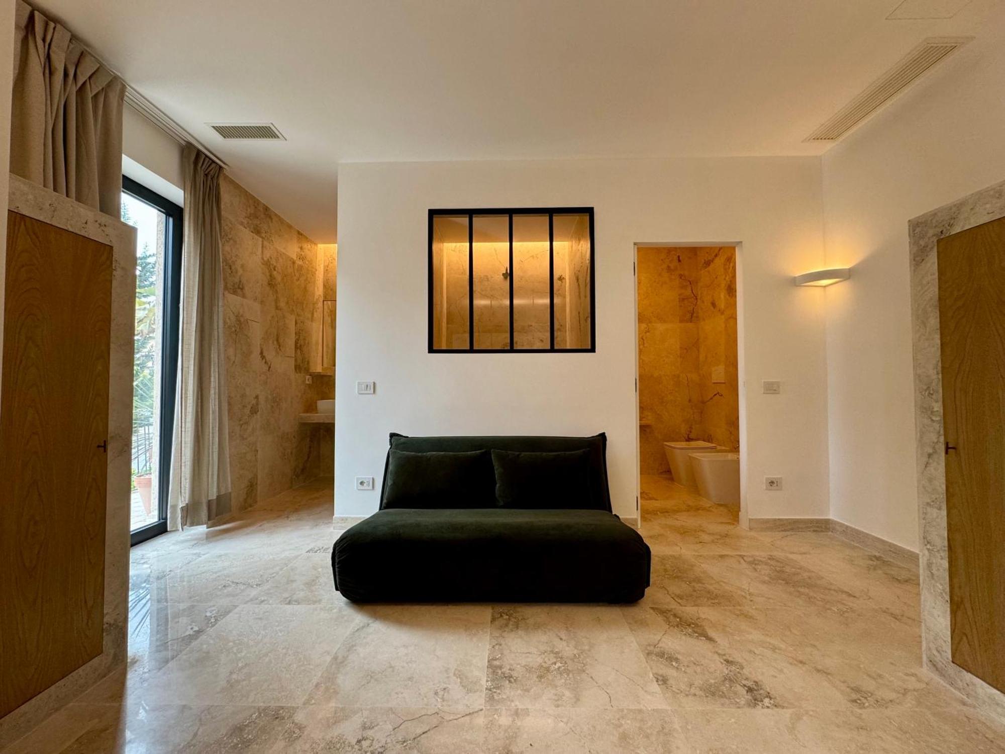 Kiwi Appartement Latina Buitenkant foto